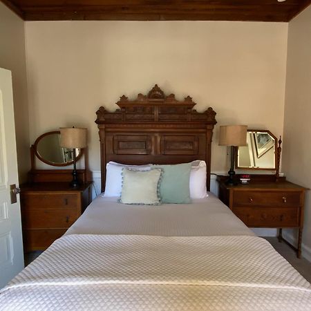 Jenner Inn Room photo