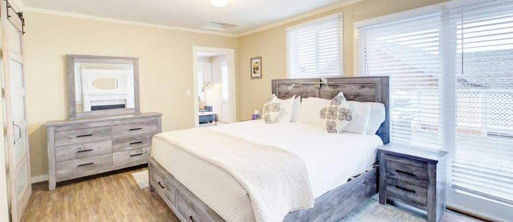 Jenner Inn Room photo