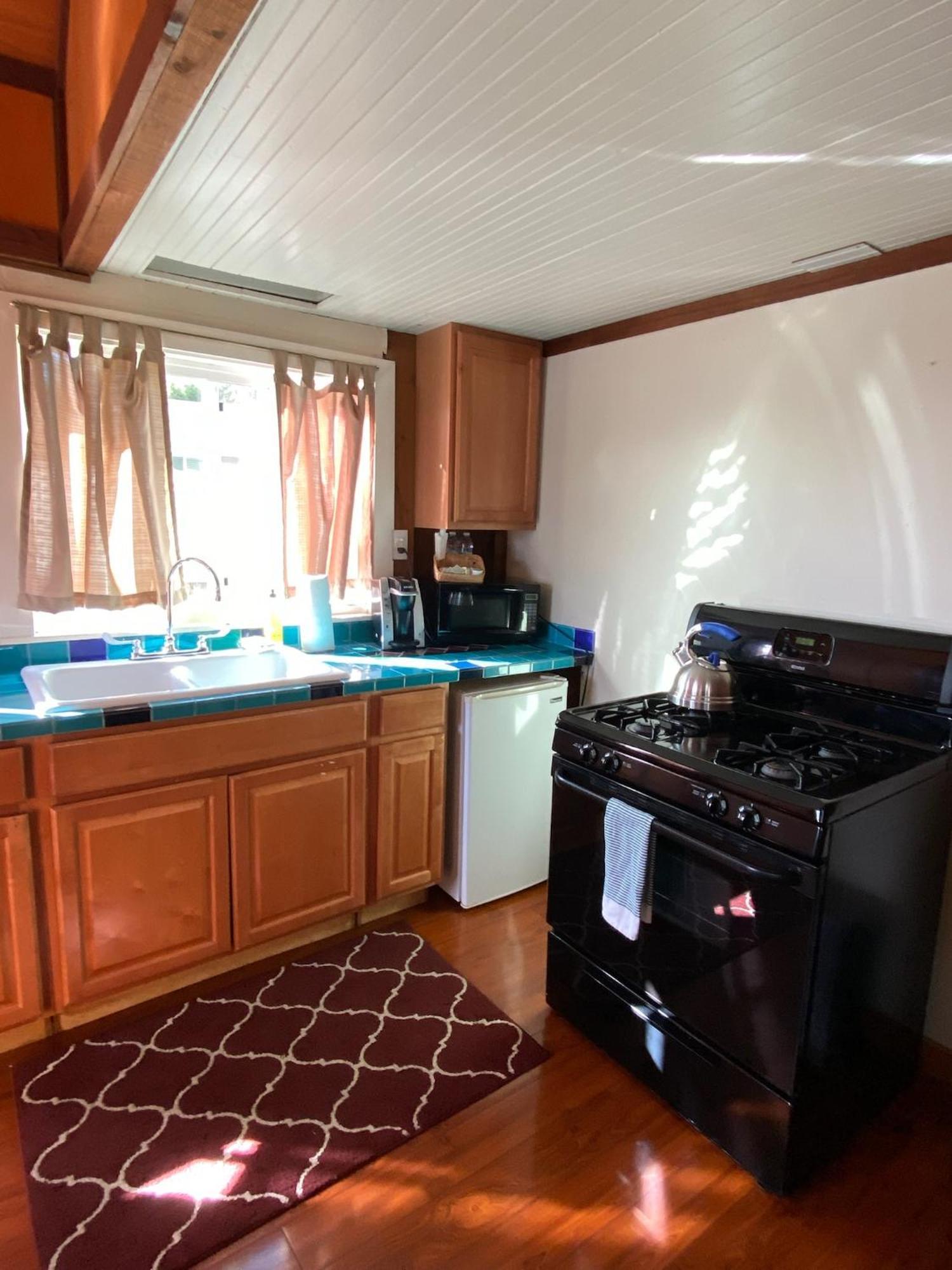 Jenner Inn Room photo
