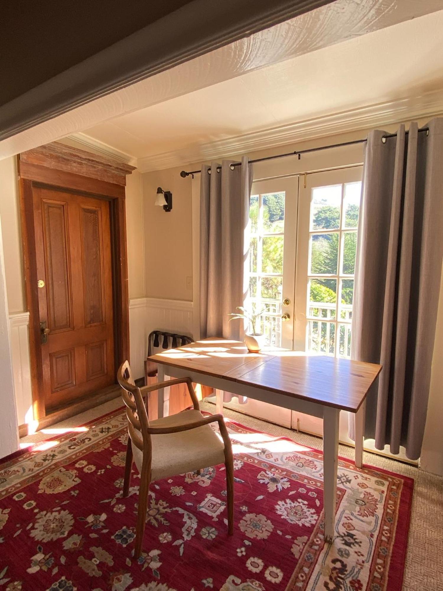 Jenner Inn Room photo