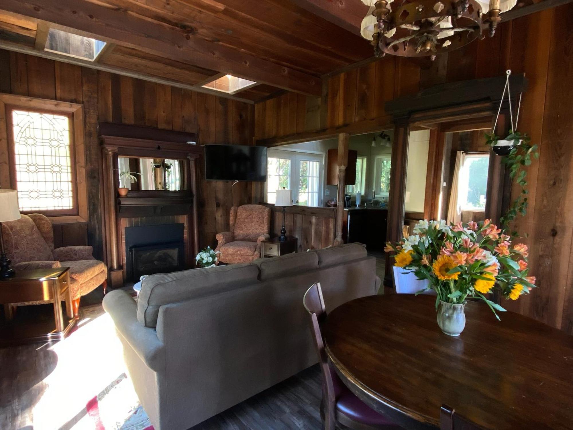 Jenner Inn Room photo